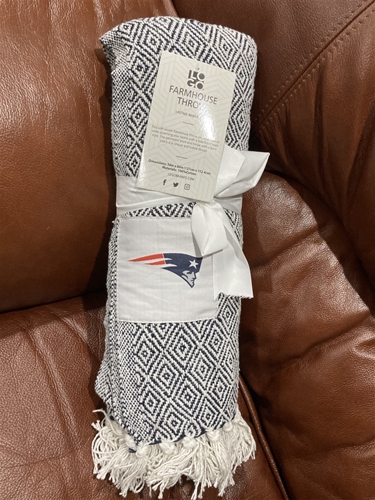 New England Patriots NFL 50" x 60" Farmhouse Throw Blanket *NEW* - 6ct Case