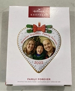 2022 Hallmark Family Forever Keepsake Photo Holder Ornament *NEW*