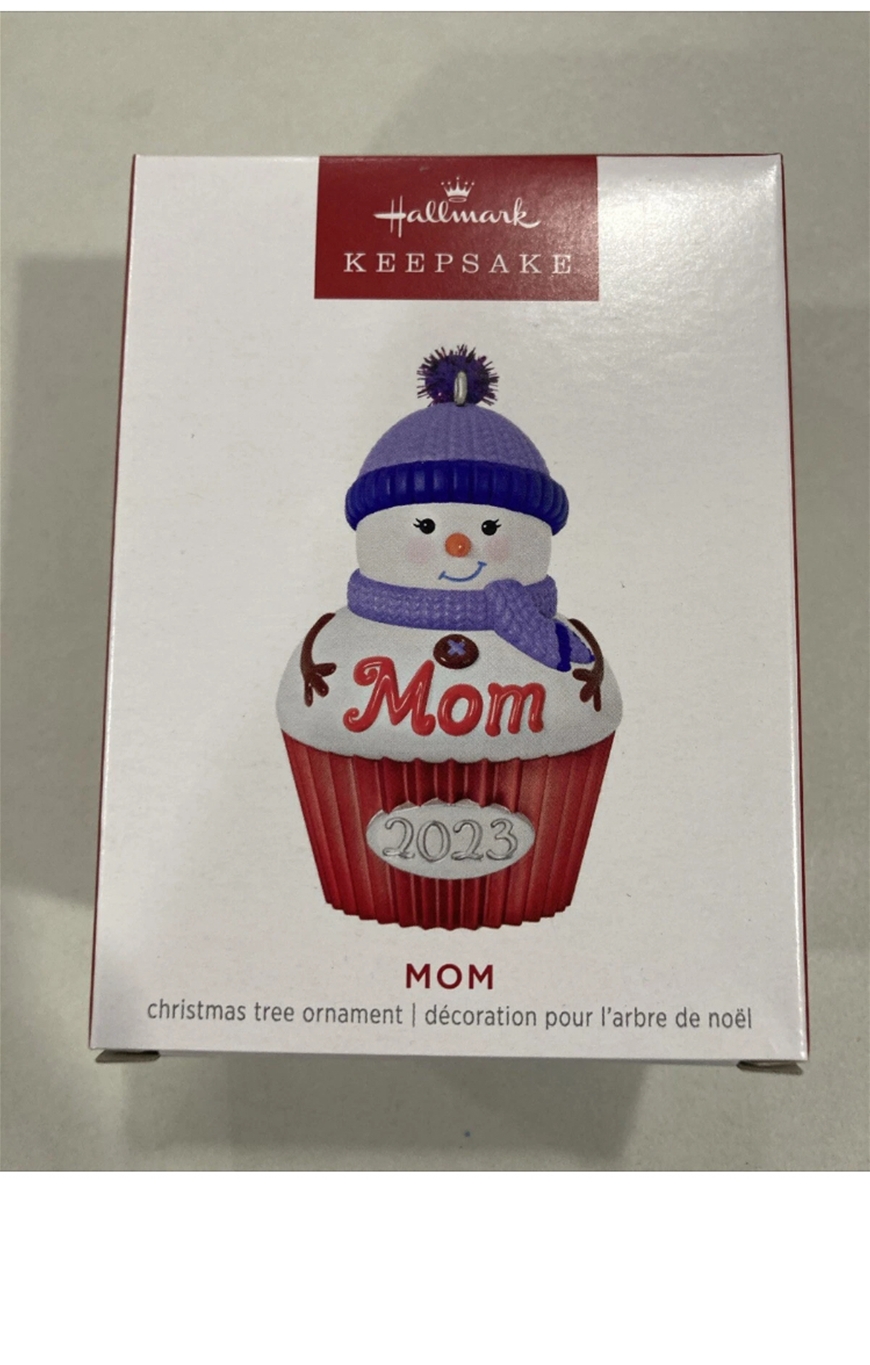 2023 Hallmark Mom Snowman Cupcake Keepsake Ornament *NEW*