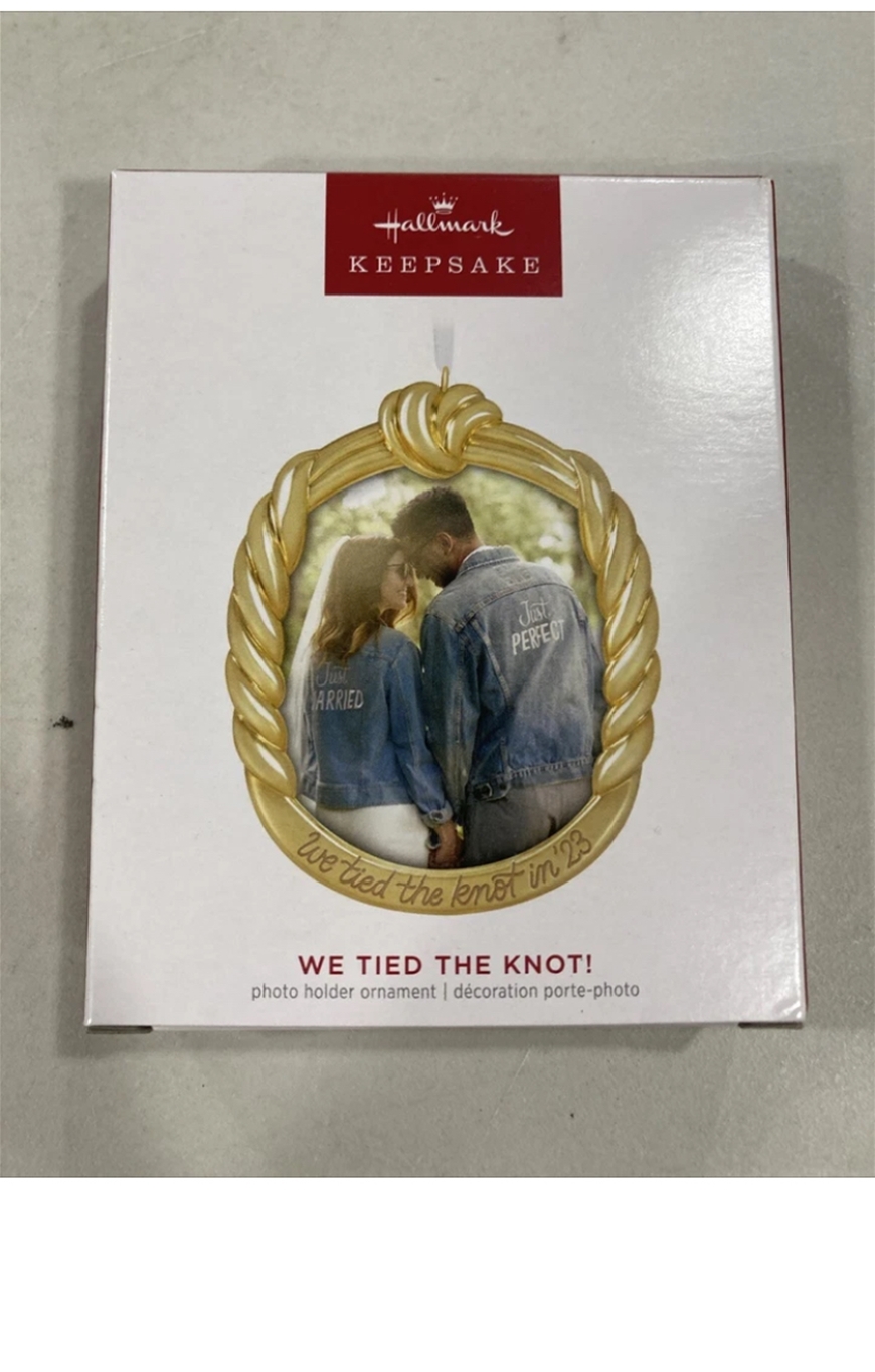 2023 Hallmark We Tied the Knot! Keepsake Photo Holder Ornament *NEW*